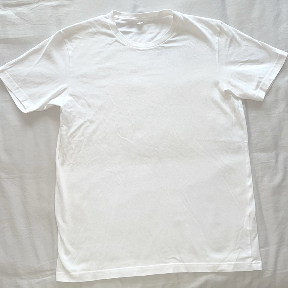 MENS. UNIQLO WHITE T SHIRT. MEDIUM